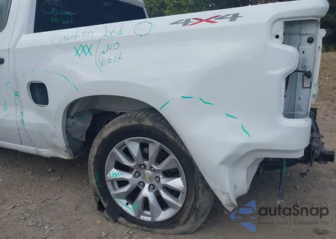 2020 Chevrolet Silverado 1500 4Wd Short Bed Custom z USA, uszkodzony, nr VIN 1GCPYBEK6LZ185930